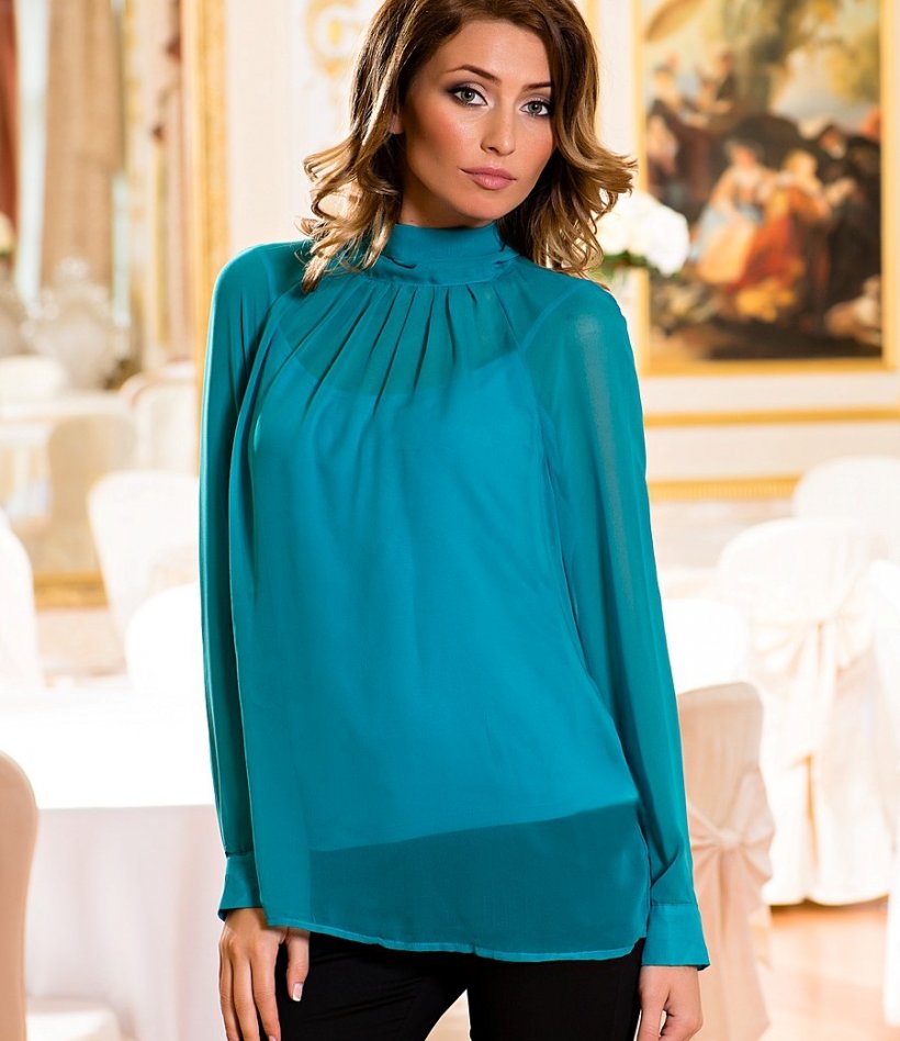 Blouse with a collar stand 18